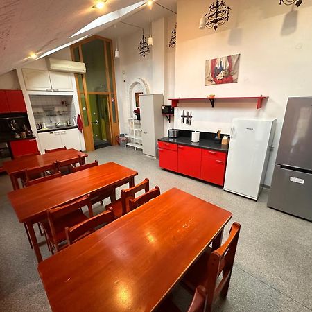 25 Hours Hostel Аеропорт Вільнюс Екстер'єр фото