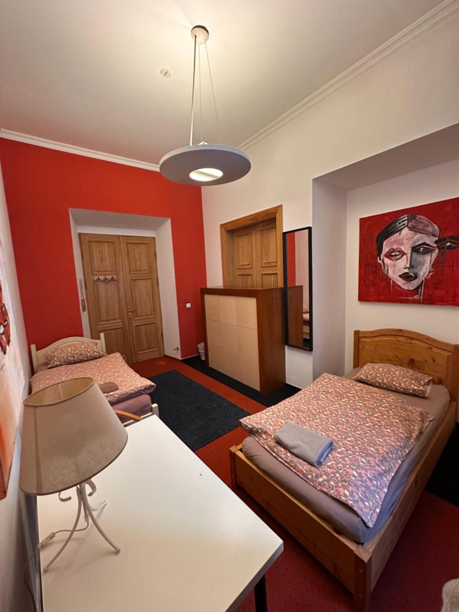 25 Hours Hostel Аеропорт Вільнюс Екстер'єр фото